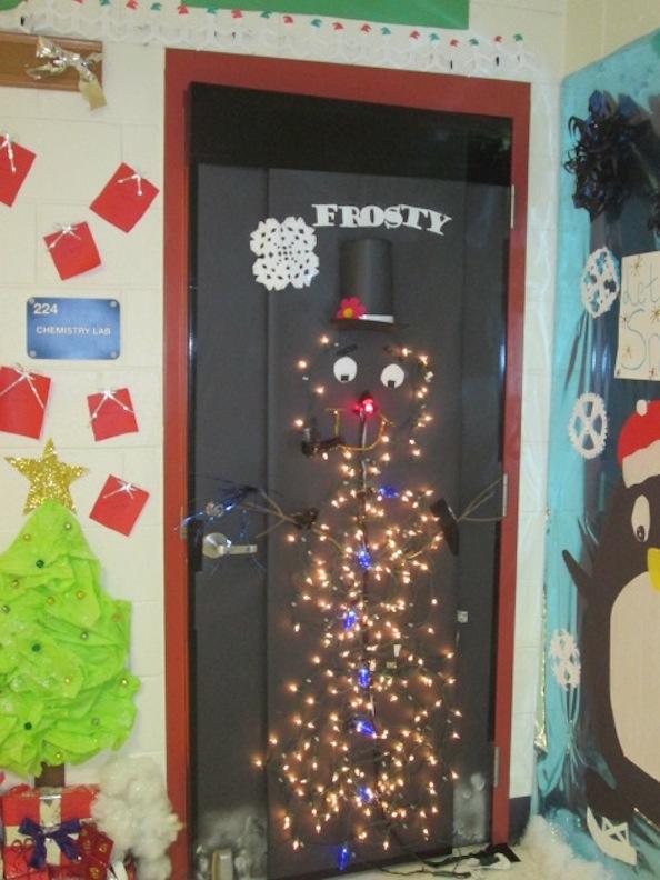 Room 224: Mr. Williamss Honors Chemistry class. This door won the contest