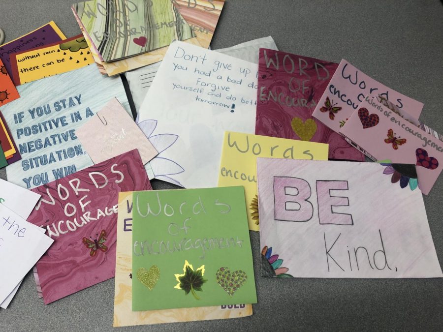 Freshman class collects cards for HomeFront NJ