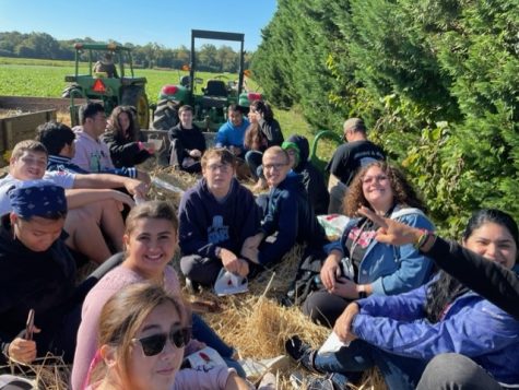 Students enjoy fall activities on trip to Duffields Farm