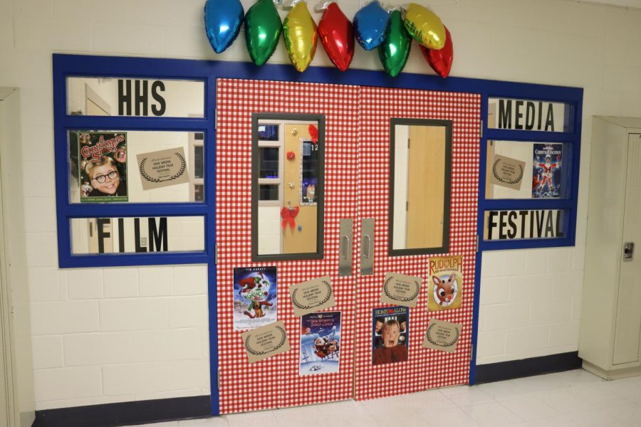 Door Decorating adds Holiday Spirit to HHS